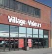 Magasin-entrepôt Le Village des Valeurs sur la rue Jean-Talon Ouest