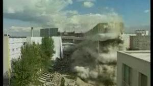 Démolition du bâtiment B3 de la cité des Francs-Moisins à St-Denis (93) en septembre 1995