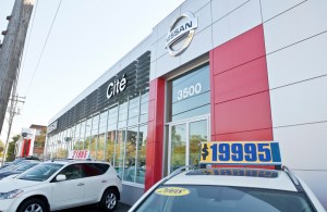Concessionnaire Cité Nissan sur la rue Jean-Talon Ouest
