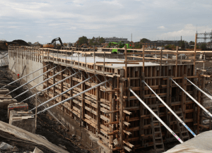 Construction du futur tunnel piétonnier destiné à rallier l'ensemble des pavillons d'est en ouest