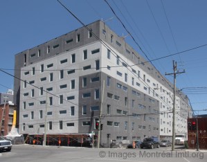 Vue depuis la rue des résidences étudiantes de l'ÉTS Phase 4