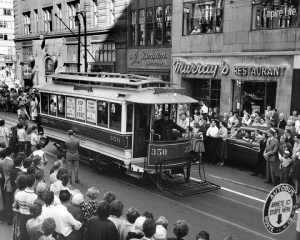 Parade des tramways sur la rue Ste-Catherine (1956)
