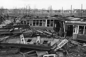 Destruction de tramways vétustes (1957)