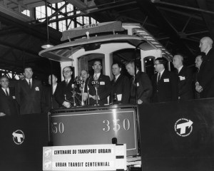 Tramway exposé à l'occasion du centenaire du transport collectif à Montréal en 1961