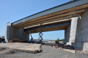 Construction du pont d'étagement du boulevard Pullman