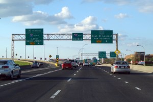 Circulation sur l'autoroute 40 est au niveau de l'échangeur des Laurentides