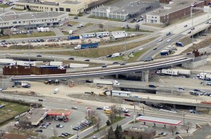 Vue aérienne des travaux de réaménagement de l'échangeur des Laurentides