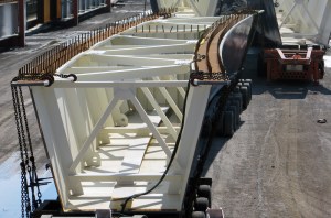 Une des poutres-caisson ayant servi au réaménagement de l'échangeur des Laurentides