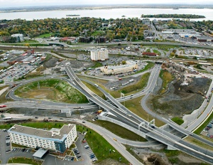 Vue aérienne des travaux de réaménagement de l'échangeur Dorval