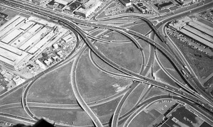 Vue aérienne de l'échangeur Décarie dans les années 1950