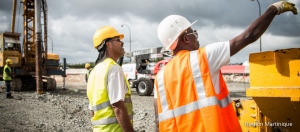 Ouvriers sur le chantier du TCSP de Martinique
