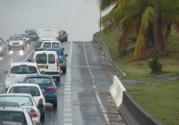 Embouteillage RN2 entre Baie-Mahault et Sainte-Rose