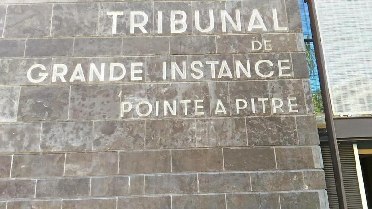 Façade extérieure du TGI de PAP